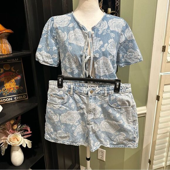 ONLY x ASOS Blue Floral Denim Set – Medium Top & Large Shorts - Picture 1 of 14